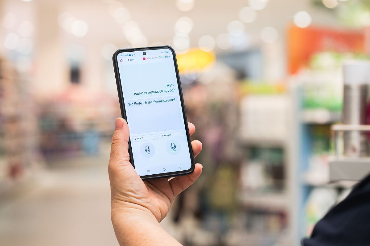 dm Pressebild Sprachübersetzer 2