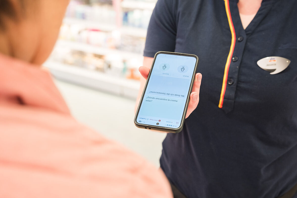 dm Pressebild Sprachübersetzer 3