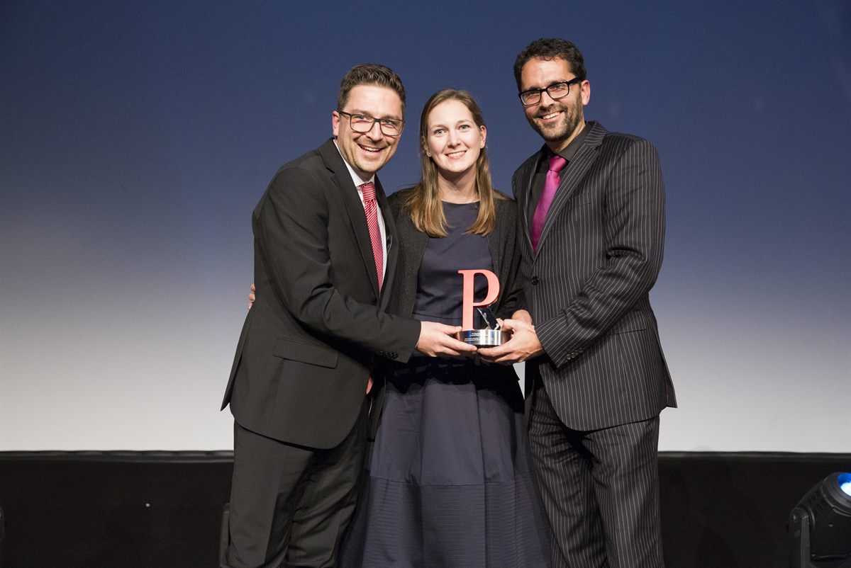 Sara Brandauer (dm), Stefan Ornig und Jakob Hirsch (beide movea marketing) nahmen den PR Report Award in der Kategorie „Corporate Social Responsibility” entgegen.