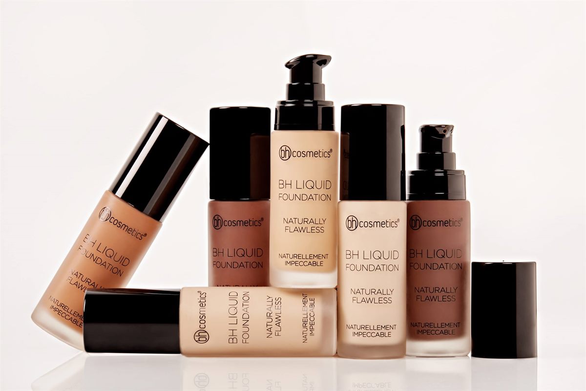 Die bh cosmetics Liquid Foundation Naturally Flawless ist auch in dunkleren Tönungen erhältlich.
