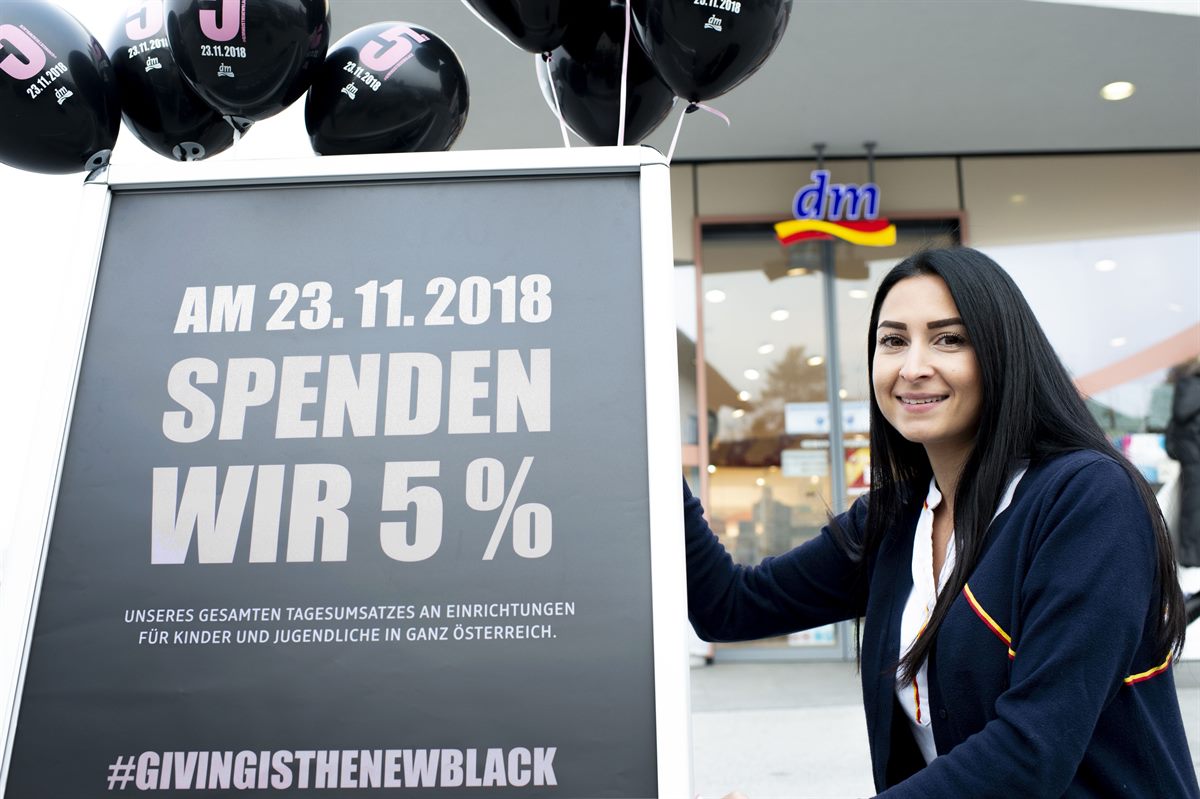 Beim Giving Friday im November 2018 spendete dm 5 Prozent des Tagesumsatzes an 20 Kinder- und Jugendprojekte in ganz Österreich.