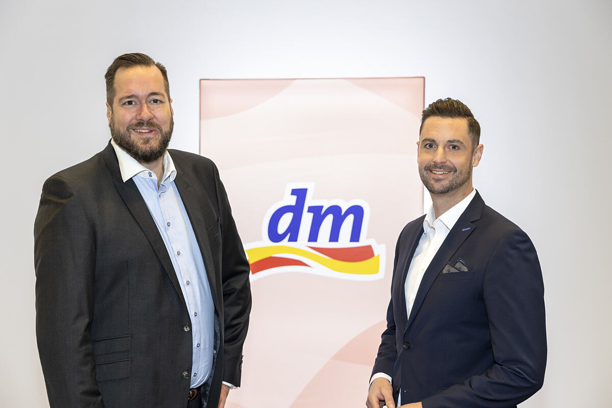 Harald Bauer (dm Geschäftsführer) und Christian Freischlager (Ressortleiter Marketing & Einkauf)