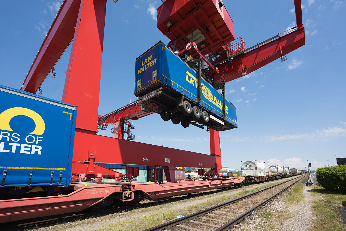 dm Logistik Schiene