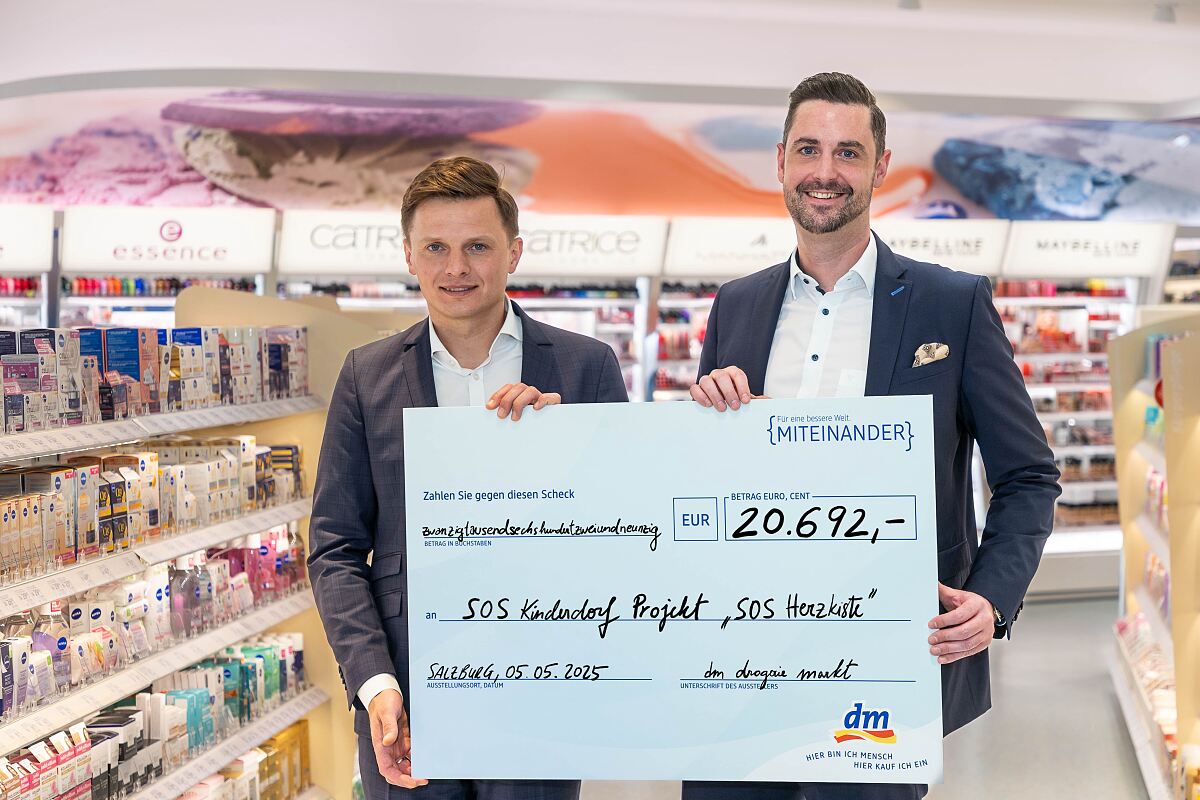 Pressebild Speendenaktion dm NIVEA