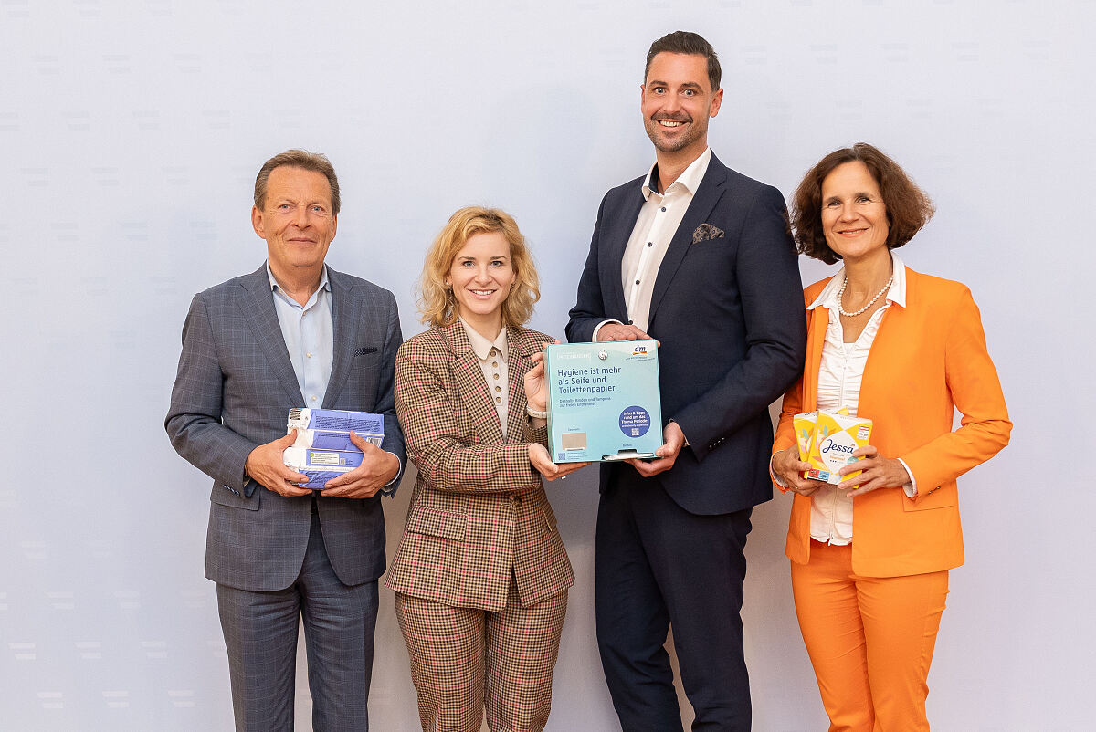 Pressebild dm Periodenproduktspende 1