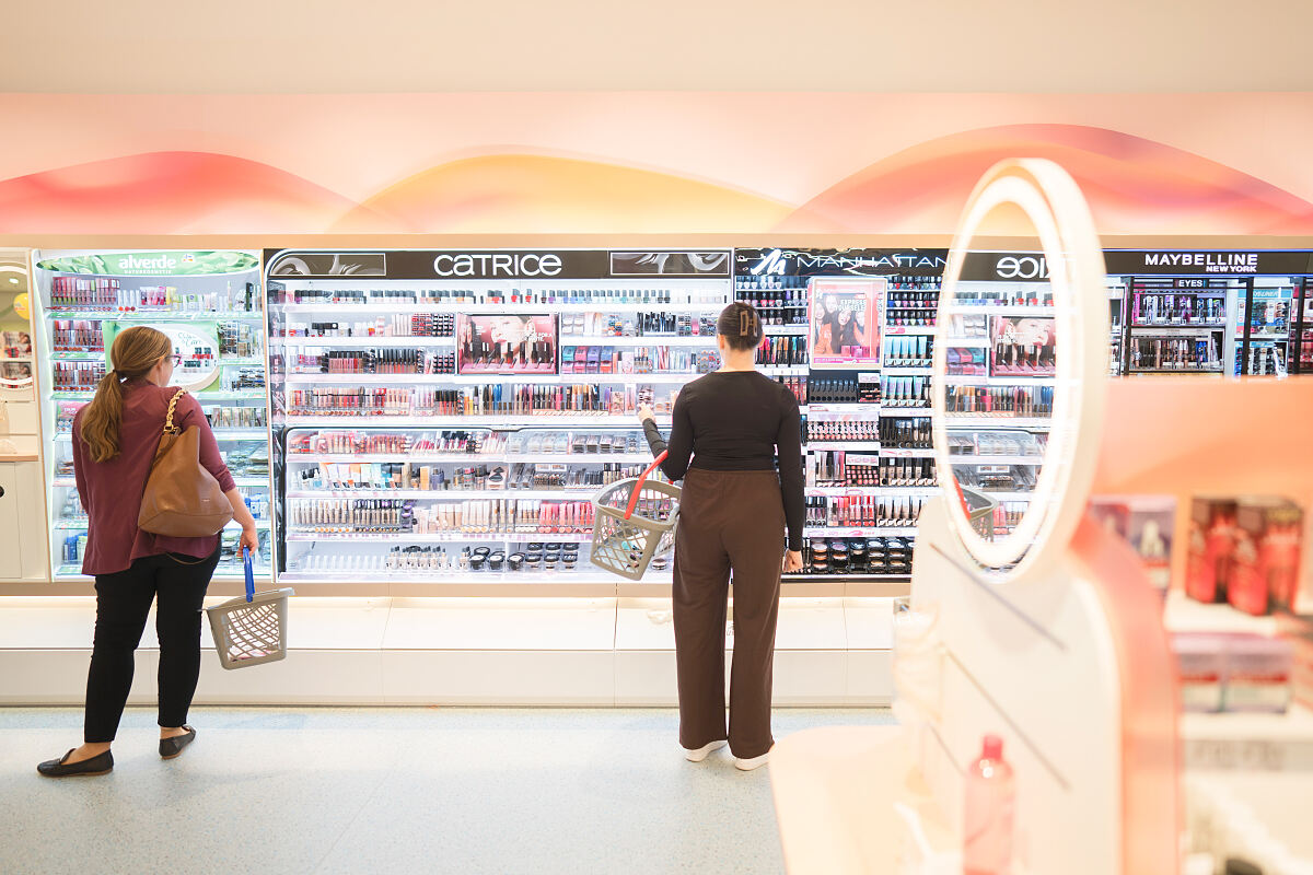 dm Pressebild Beauty Theken 1